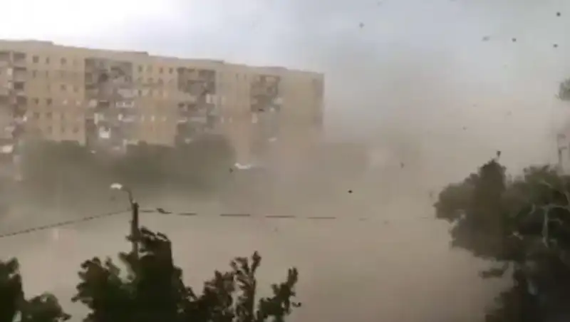 Девушка утонула во время урагана в Караганде