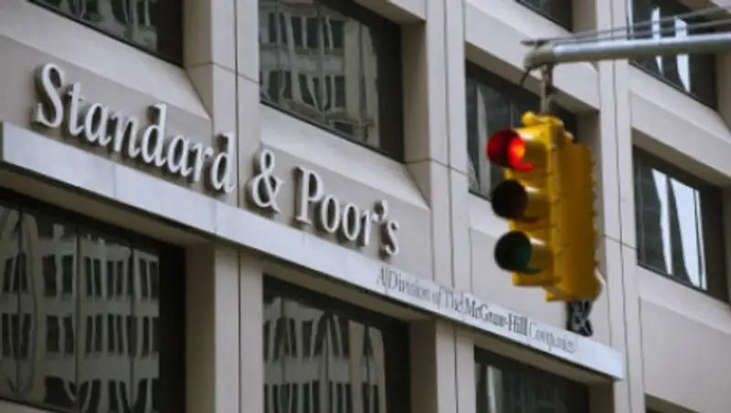 S&P понизило рейтинг Греции на одну ступень