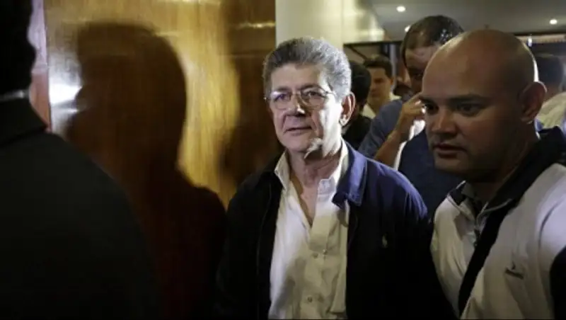 Первый за 17 лет оппозиционный парламент Венесуэлы начинает работу