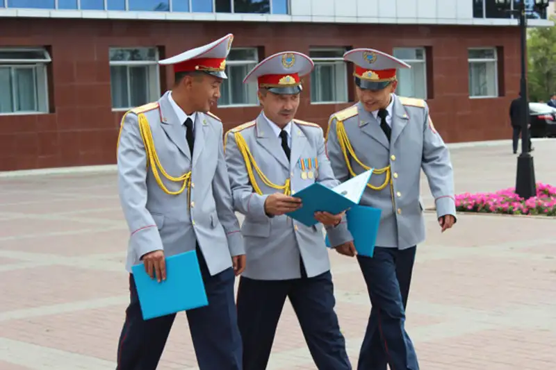 Аким области наградил костанайских полицейских (фото), фото - Новости Zakon.kz от 06.08.2012 19:18