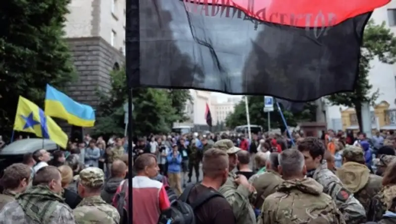 "Правый сектор" не будет участвовать в выборах и инициирует референдум