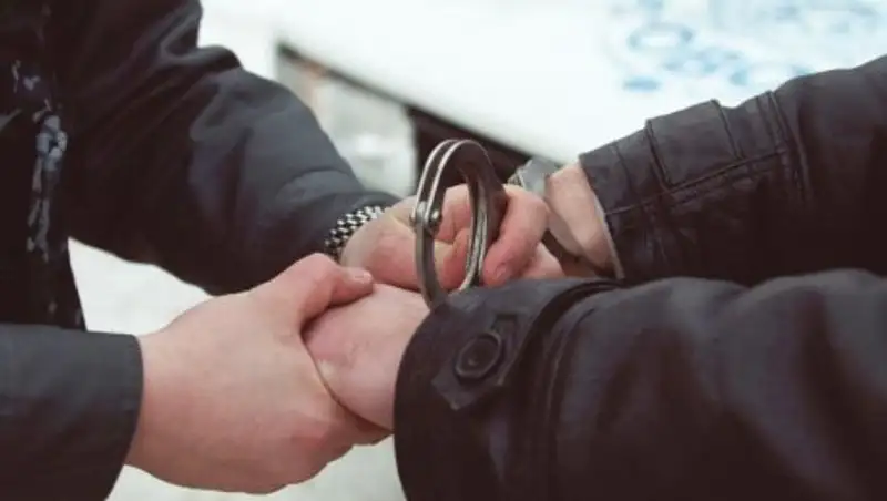 Сотрудник УВД Бишкека вымогал у казахстанцев взятку