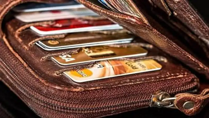 Как мошенники могут узнать баланс банковской карты через SMS