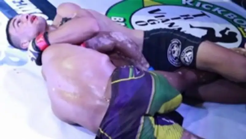 Боец MMA едва не погиб на ринге из-за бездействия судьи