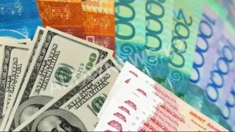 Тенге продолжает слабеть по отношению к другим валютам