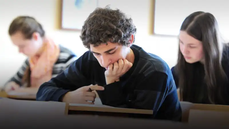 У 9 и 11 классов отменили выпускные экзамены