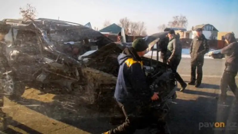 На трассе Павлодар-Кенжеколь внедорожник столкнулся с грузовиком