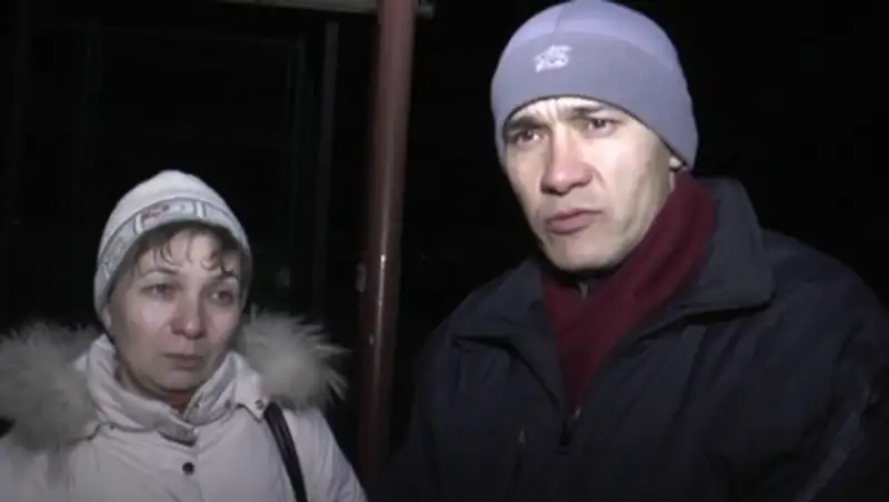 В Алматы на остановке задержали пьяного вооруженного мужчину