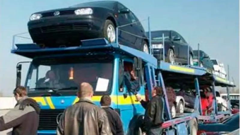 Опасения, что в Казахстан хлынут «криминальные» авто из РФ оправданы - эксперт