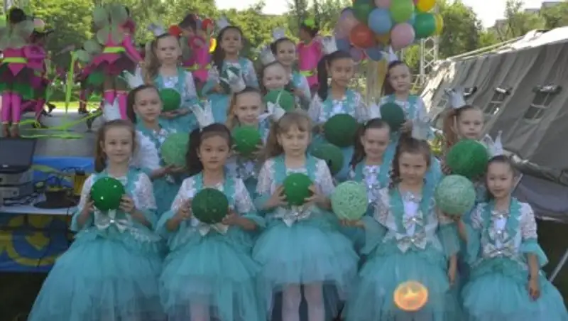 В преддверии Дня защиты детей военнослужащие Вооруженных Сил Казахстан проводят благотворительные акции