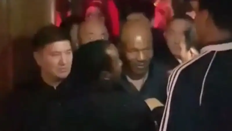 Майк Тайсон посетил ночной клуб Алматы