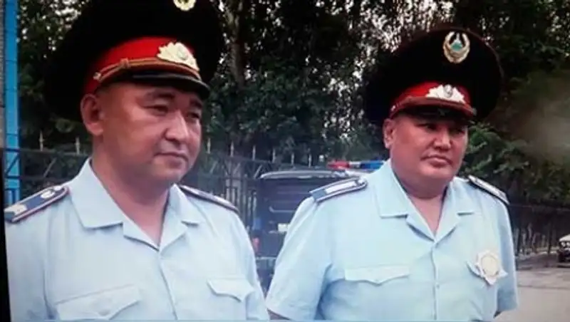 МВД РК наградило экибастузских полицейских, предотвративших ДТП с автобусом полным детьми