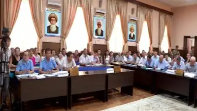 otyrar.kz, фото - Новости Zakon.kz от 13.07.2018 19:25