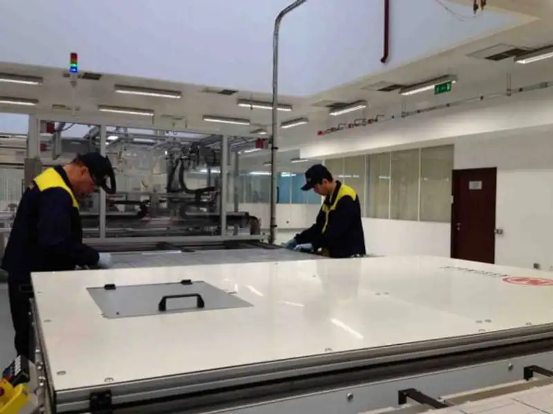 Н.Назарбаев открыл в Астане завод по производству фотоэлектрических модулей (фото), фото - Новости Zakon.kz от 25.12.2012 17:44