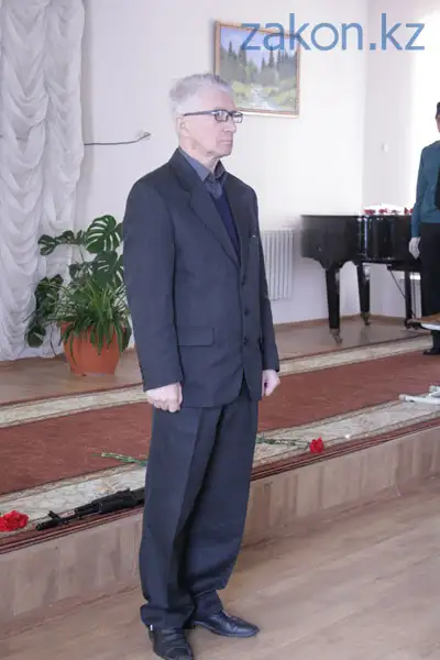 В алматинской школе провели торжественное мероприятие для воинов-афганцев В алматинской школе провели торжественное мероприятие для воинов-афганцев, фото - Новости Zakon.kz от 22.02.2013 21:06