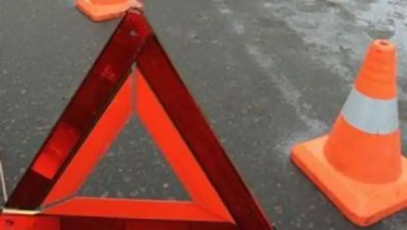 На трассе "Караганда - Балхаш" столкнулись пассажирский автобус и "ГАЗель"