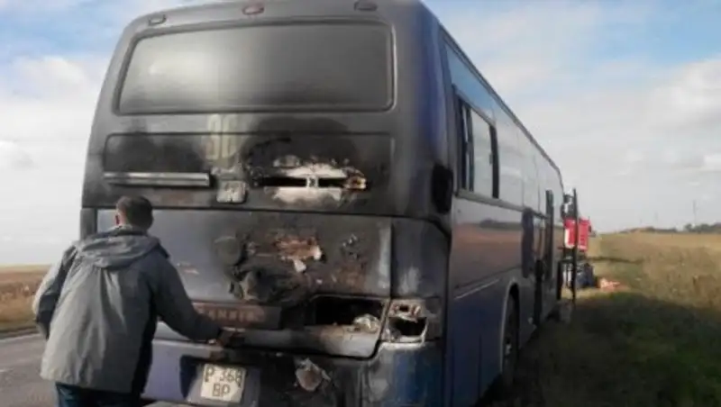В Костанайской области горел автобус с пассажирами
