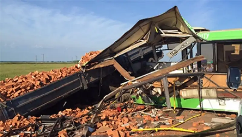 Семьи погибших в двух ДТП под Омском получат по 1 млн руб от правительства региона