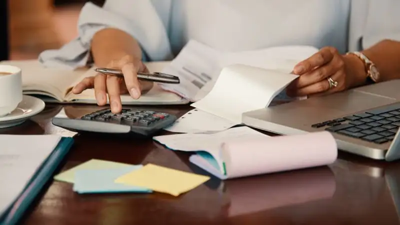 Срок уплаты налогов и платежей за 3 квартал истекает 24 и 25 ноября