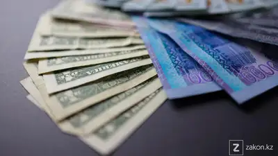 торги, биржа, валюта, фото - Новости Zakon.kz от 26.11.2021 11:25