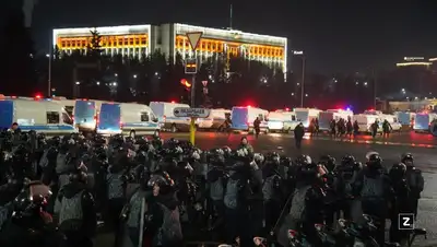 Площадь Республики, разгон митингующих, фото - Новости Zakon.kz от 05.01.2022 04:07