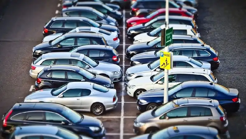 Названы места в Алматы, где опасно парковать автомобили