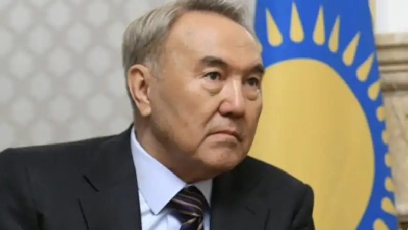 "Не чураться" рабочих профессий призвал молодежь президент Казахстана