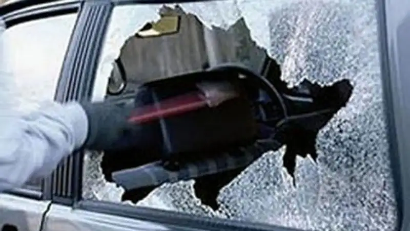 В Актау за последнюю неделю совершено более пяти краж из автомашин, фото - Новости Zakon.kz от 22.12.2013 01:17