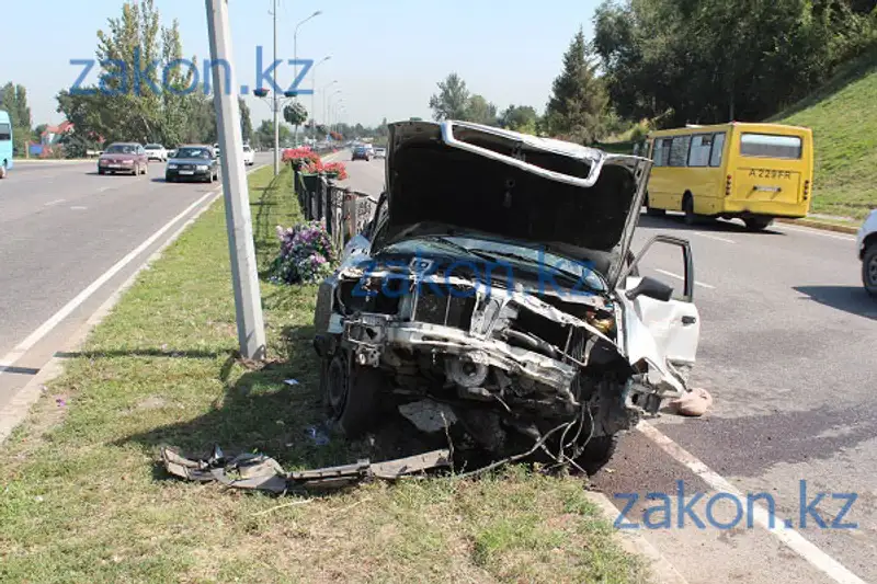 Крупное ДТП произошло сегодня утром в Алматы на Восточной объездной (фото) Крупное ДТП произошло сегодня утром в Алматы на Восточной объездной (фото), фото - Новости Zakon.kz от 22.08.2013 19:51