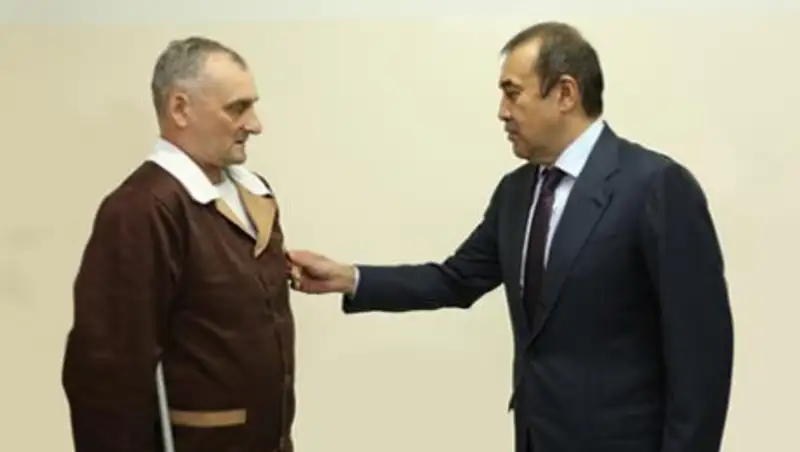 Масимов наградил командира, спасшего жизнь призывнику