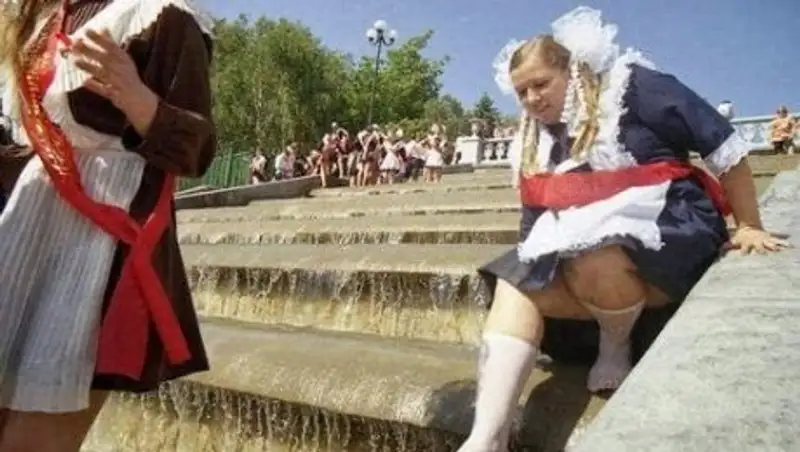 Толстые школьницы получают более низкие оценки - ученые