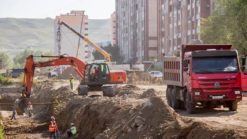 В Щучинске идет строительство внутриквартальных канализационных сетей