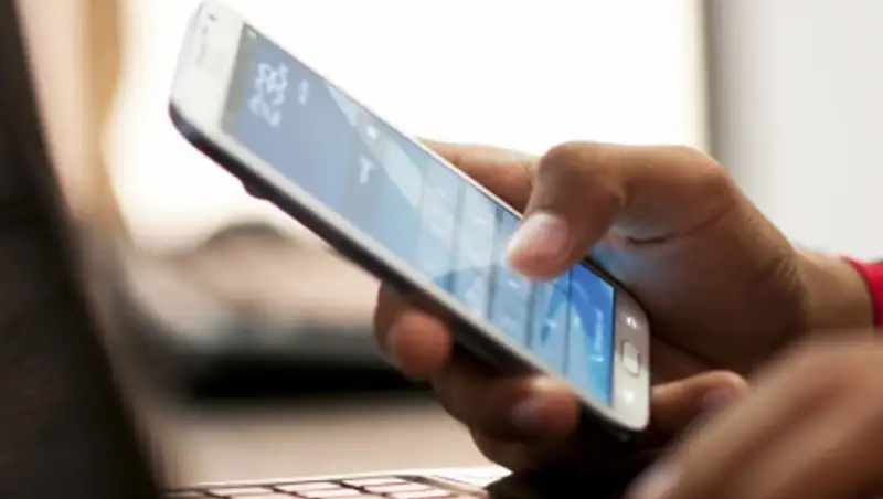 Жумагалиев установил сертификат безопасности на смартфон