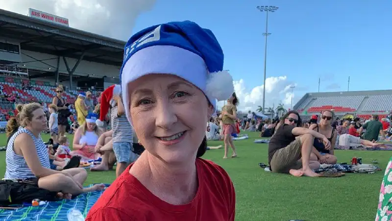 Большой паук залез на ногу министру в Австралии на пресс-конференции