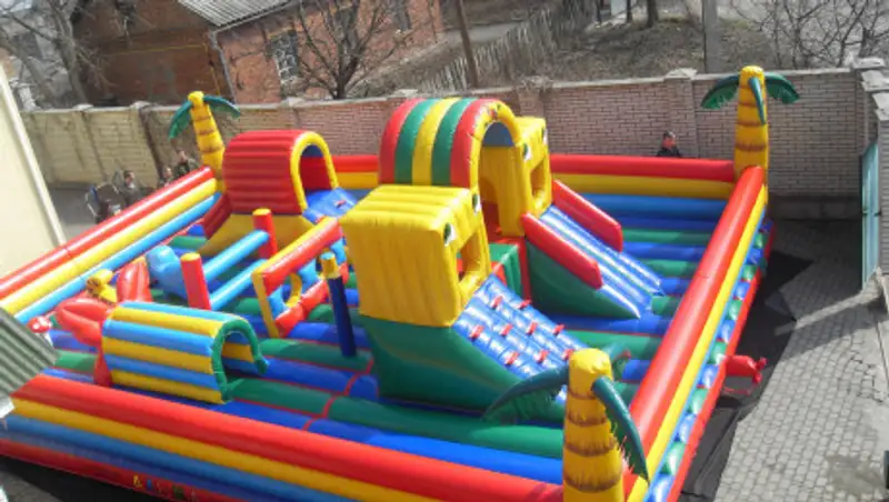 В Караганде уволили директора управления парками после ЧП с батутом