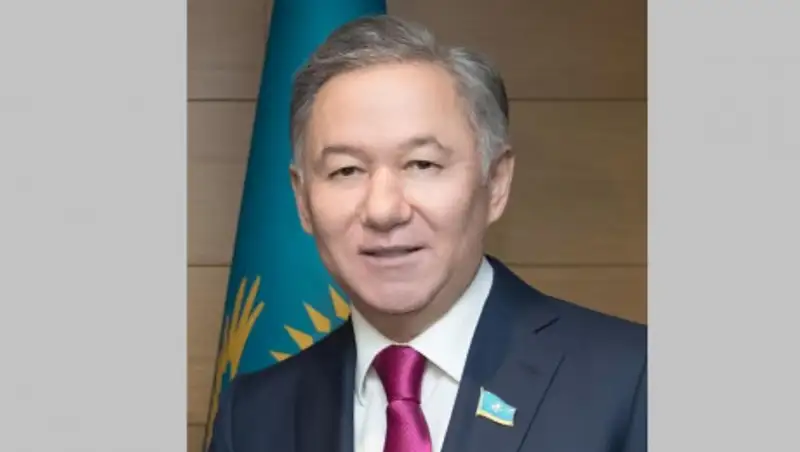 Нурлан Нигматулин поздравил учителей с профессиональным праздником