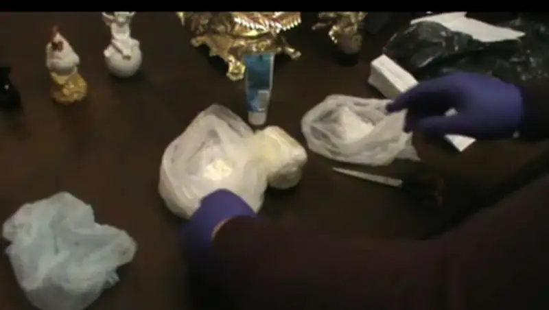 Видео изъятия 1500 доз героина опубликовало МВД