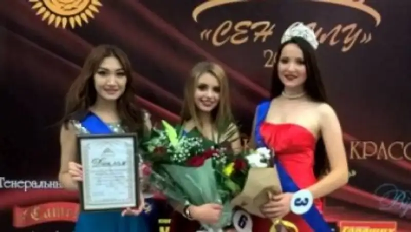 В Павлодаре королевой красоты стала знающая наизусть 150 стихов Абая студентка