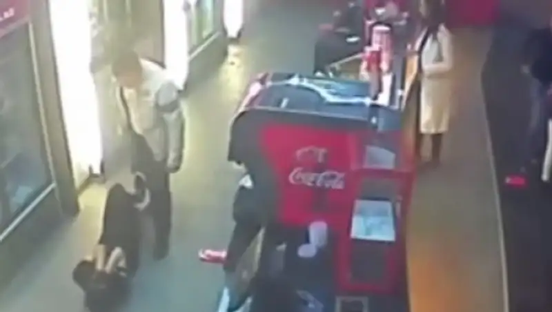 Кассир столичного кинотеатра и К. Туракельдиев примирились