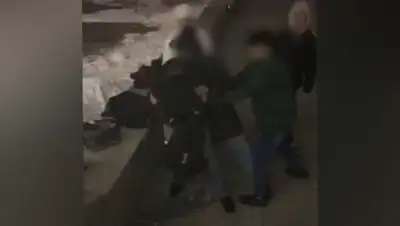 подростки, охрана, полиция , фото - Новости Zakon.kz от 06.12.2021 20:45