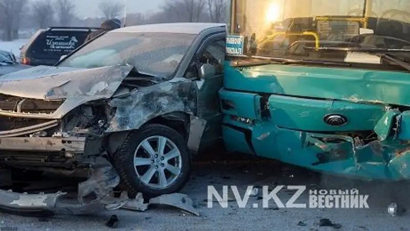 В Караганде произошло ДТП с участием автобуса