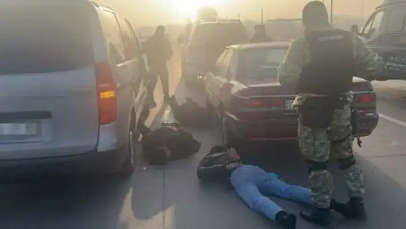 Спецоперация в Алматы. Поймали налетчиков на склад косметики