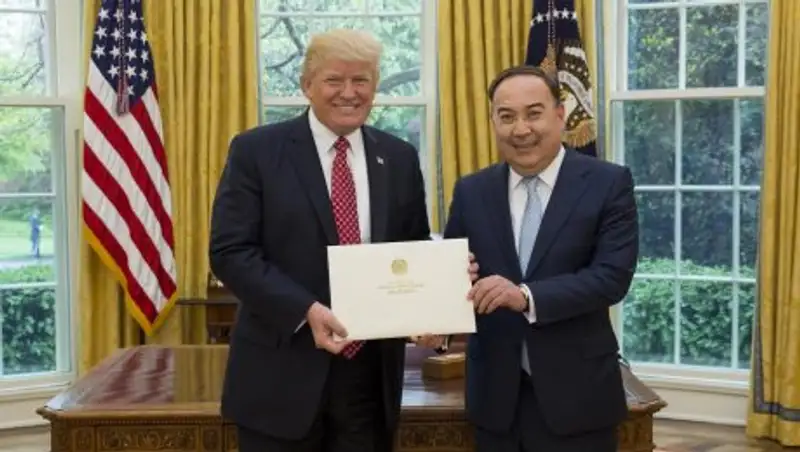 Посол Казахстана в США вручил верительные грамоты Дональду Трампу