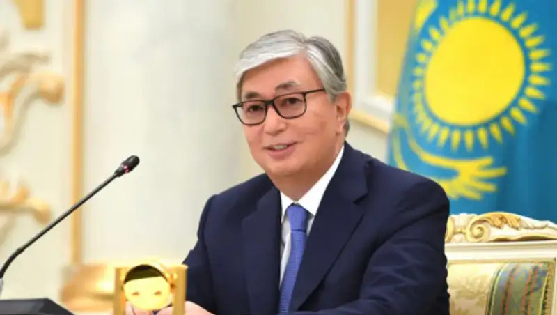 Токаев поздравил Жээнбекова с Днем независимости Кыргызстана