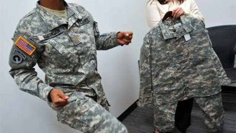 Казахстанцы массово скупают военную форму в Кыргызстане