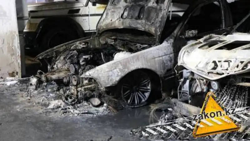 Две машины сгорели на паркинге в алматинском ЖК