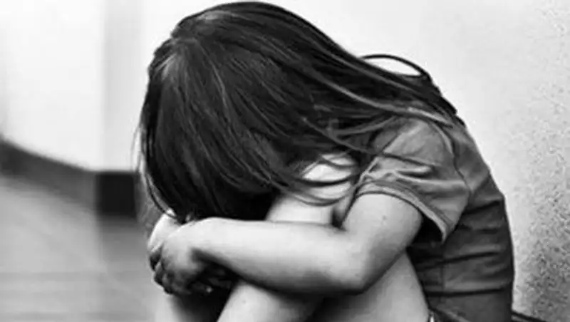 В Риддере пьяная мать удерживала в заложниках и угрожала зарезать своих дочерей