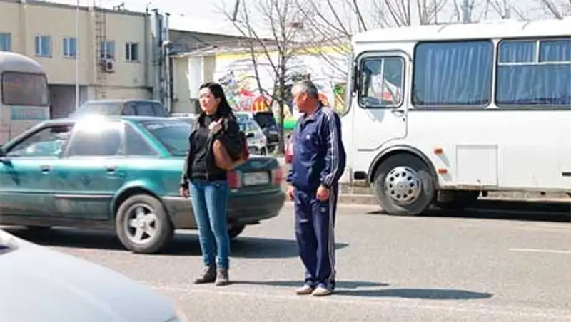 Алматинские школьники вместе с полицейскими выявляли пешеходов-нарушителей