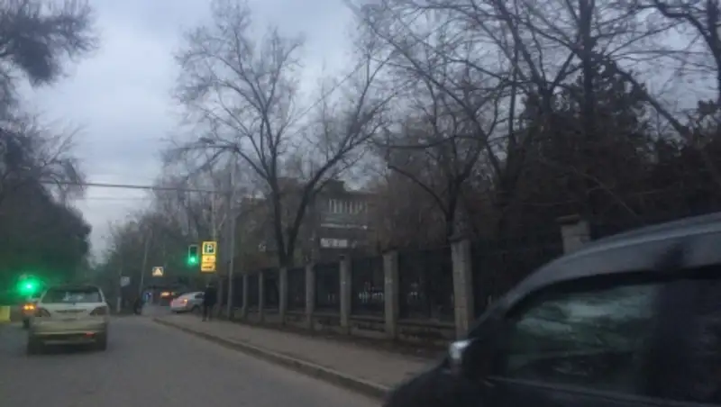 В Алматы установили новый светофор