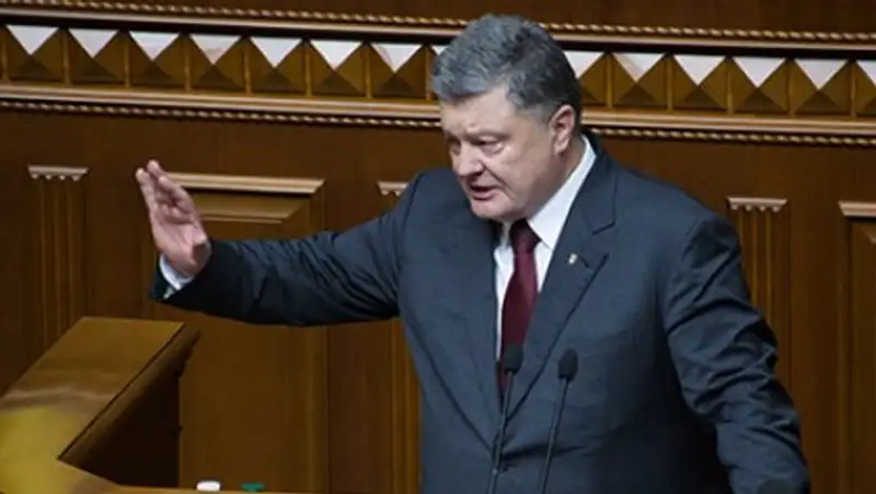 Порошенко назвал причину ухода Саакашвили в отставку